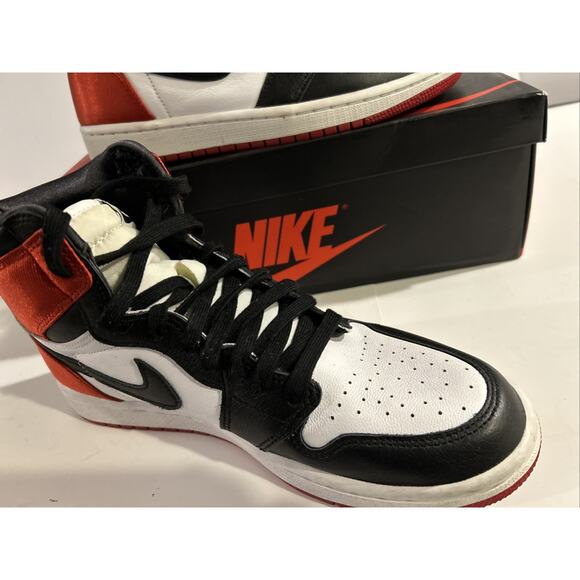 Air Jordan 1 Retro High OG Black Toe Size 9W 2016 Excellent Condition W OG BOX main image 12